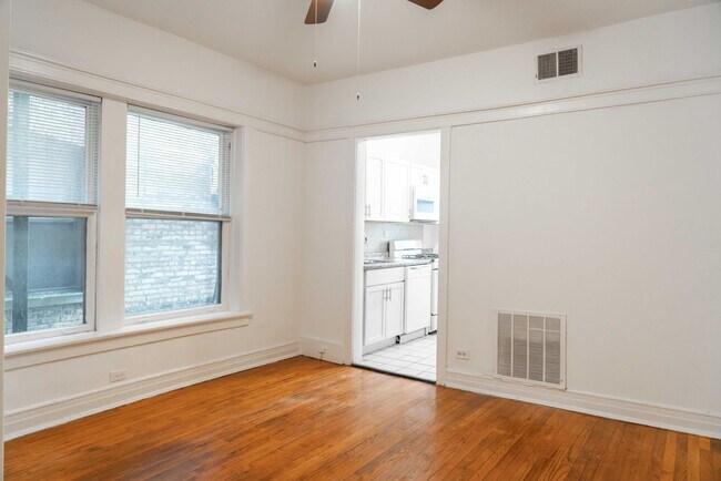 Foto del edificio - Uptown / Ravenswood - Studio - w/ Deck