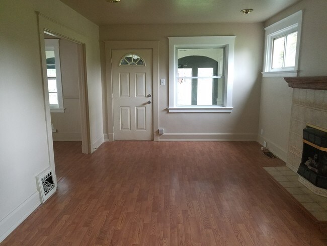 Building Photo - 512 Lindell St