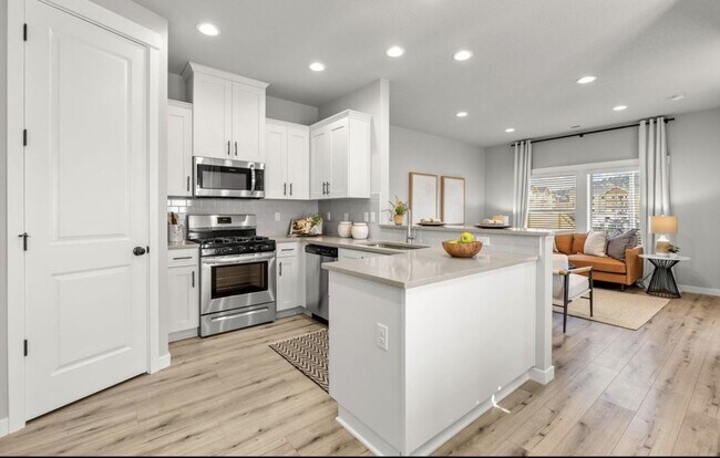 Foto del edificio - Brand New & Beautiful !  Holt Home-3 BR 2....