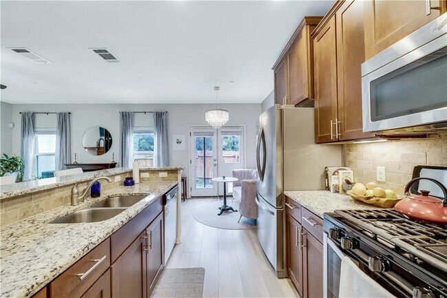 Foto del edificio - 1701 S Bell Blvd