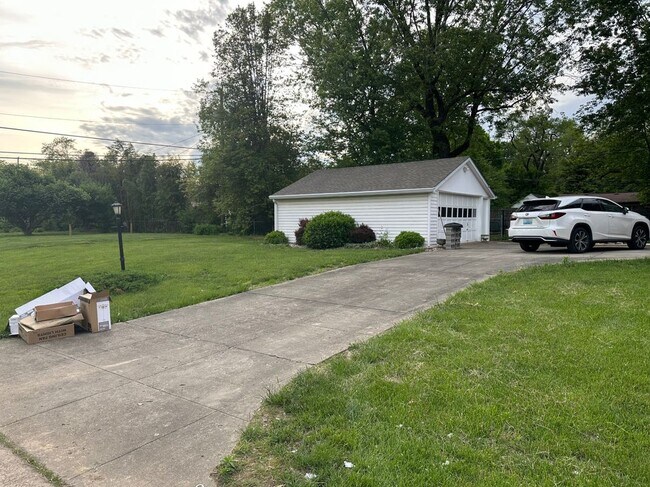 Foto del edificio - 111 Lynnwood Dr