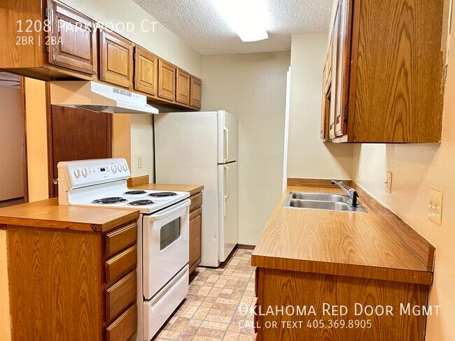 Building Photo - 1208 Parkwood Ct