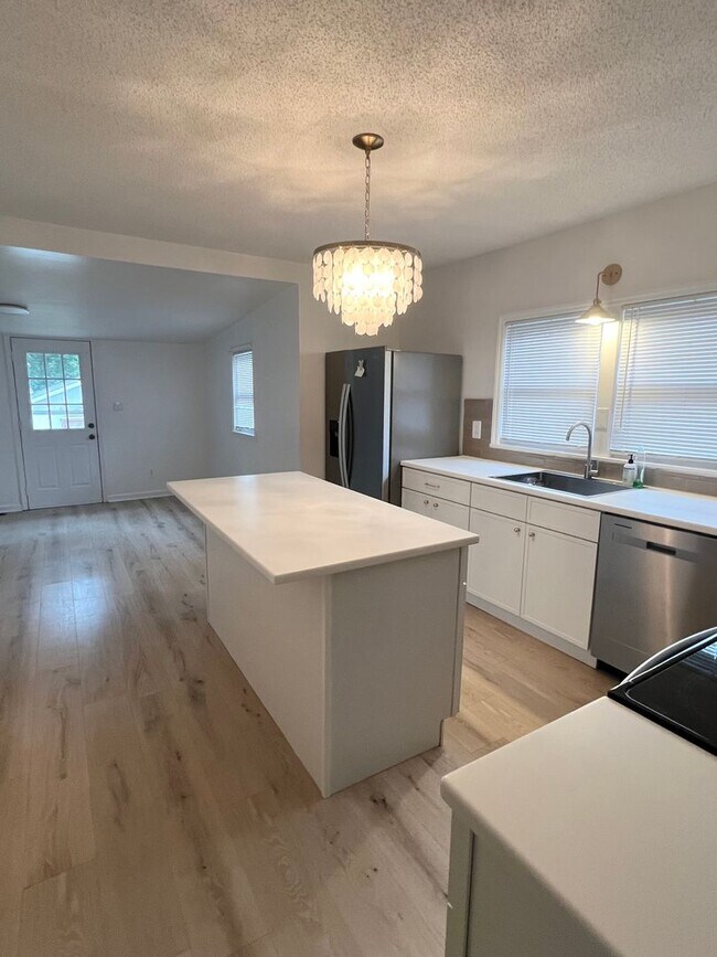 Building Photo - 3 Bedroom 2 Bath house Great Swannanoa Loc...
