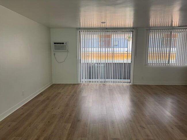 Building Photo - 5643 Carlton Way