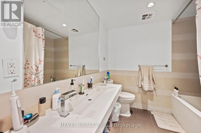 Photo du bâtiment - 70 Distillery Lane