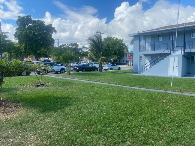 Building Photo - 112 Lake Ave