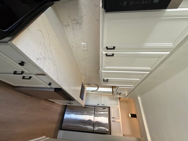 Building Photo - 1211 N La Salle Dr