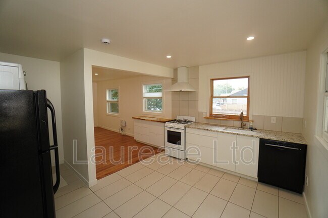 Foto del edificio - 4477 S Acoma St