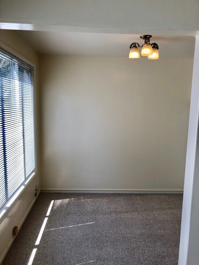 Building Photo - Beautiful Top Floor Inner Richmond 1 Bedroom!