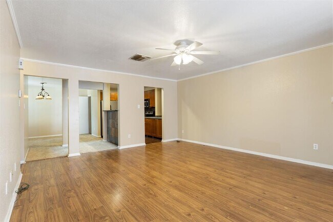 Foto del edificio - 1919 Place Rebecca Ln