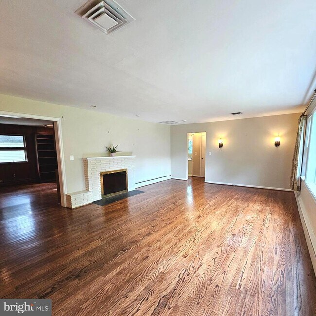 Foto del edificio - 6431 Overhill Rd