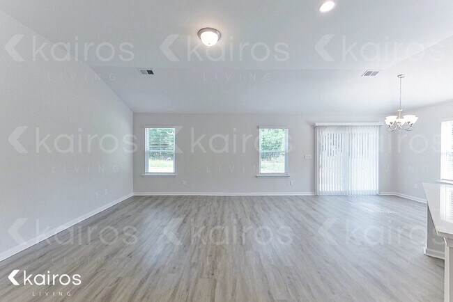 Foto del edificio - 13 Carrollton Dr