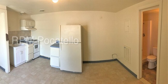 Building Photo - Studio Apartment
