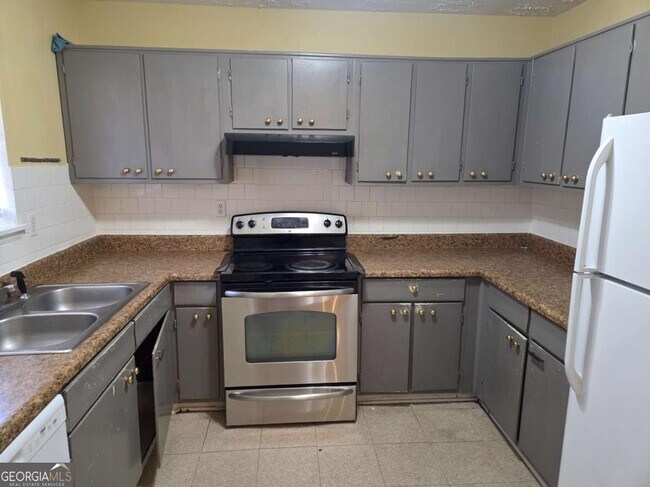 Foto del edificio - 897 6 Oaks Cir