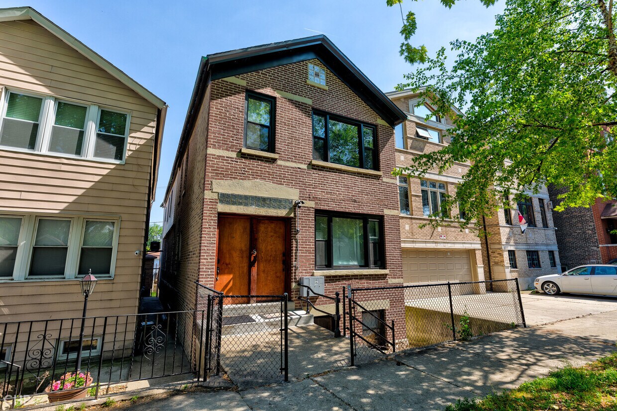 Primary Photo - 2811 S Hillock Ave