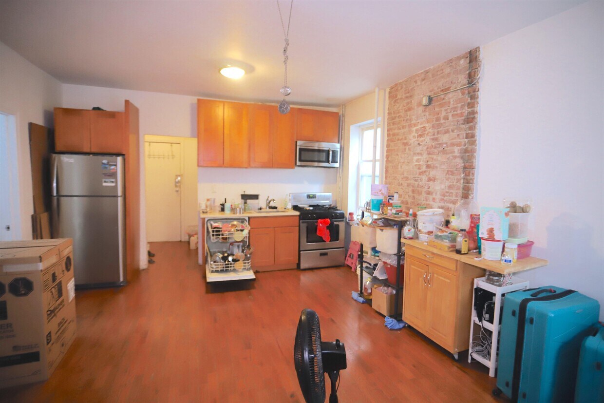 67 Washburn St Unit 3, Jersey City, NJ 07306 Room for Rent in Jersey