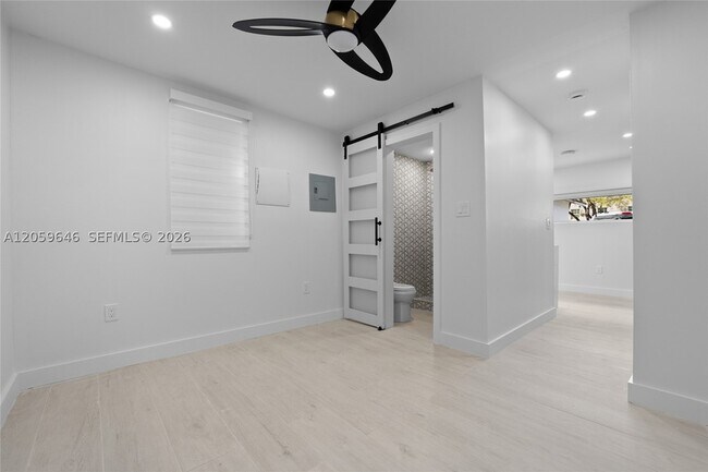 Building Photo - 129 SW 9th Ave