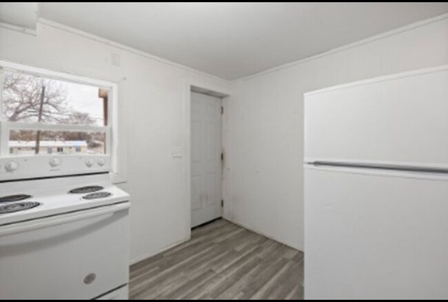 Building Photo - 904 Willsie Ave