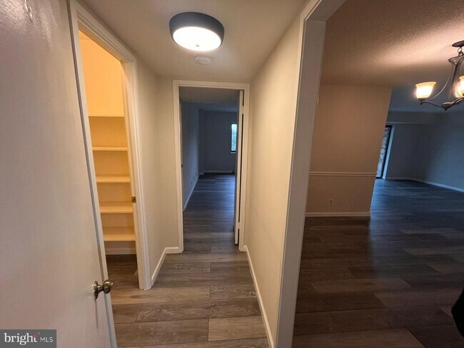 Building Photo - 5903 Mt Eagle Dr