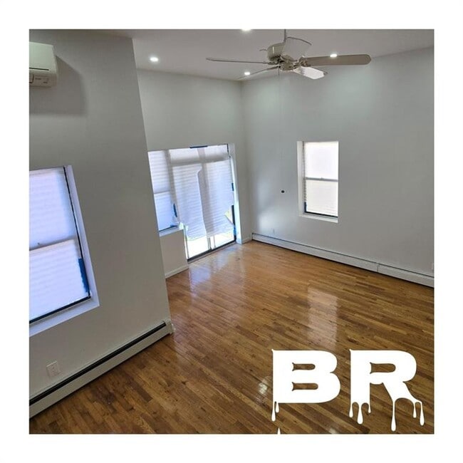 Foto del edificio - 1111 Sheepshead Bay Rd