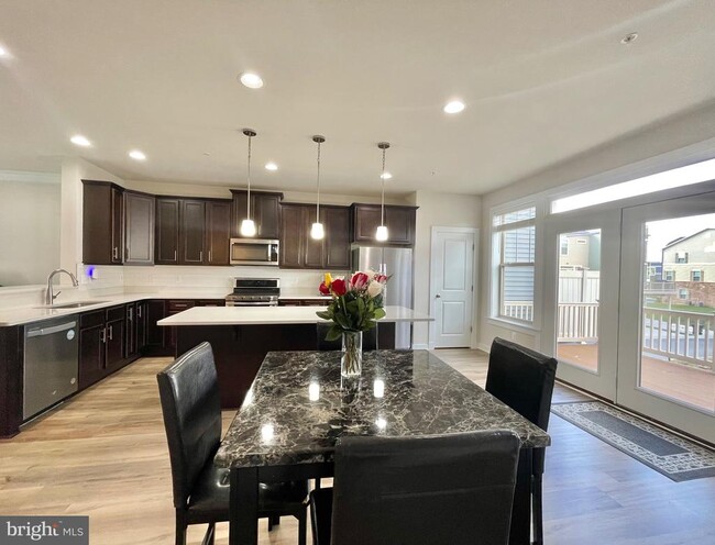 Foto del edificio - 8608 Shady Pines Dr