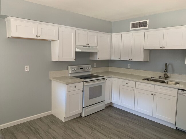 Building Photo - Beautiful 3 bedroom, 2 bath home in Chandler
