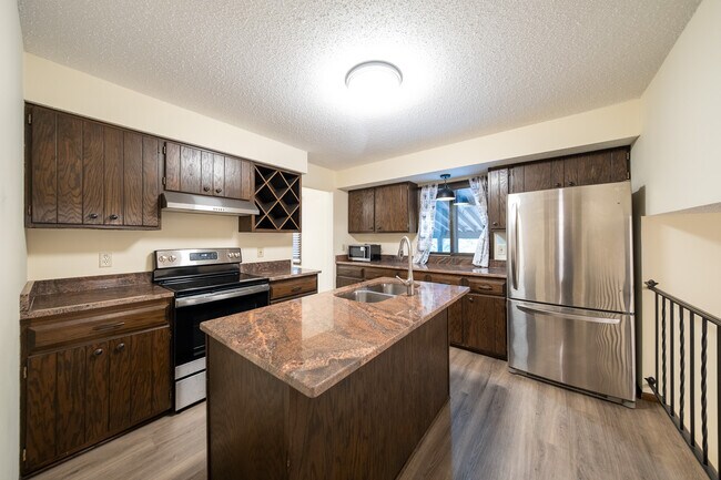 Foto del edificio - 6900 Woodland Dr