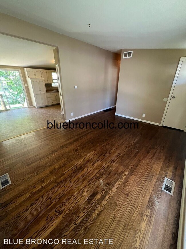 3 br, 1.5 bath House 8606 E 93rd Ter House Rental in Kansas City