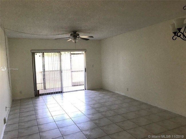 Building Photo - 2810 Riverside Dr
