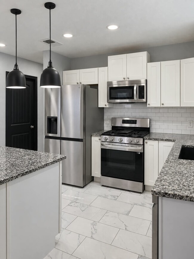 KITCHEN - 318 Cloud Ave
