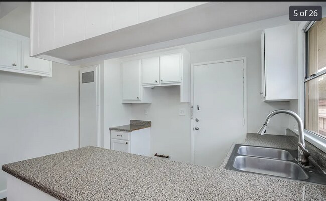 Foto del edificio - 5805 Bowcroft St