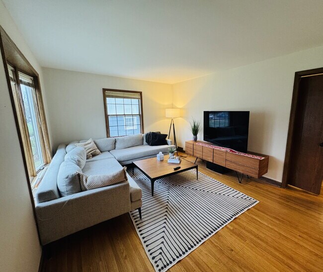 Foto del edificio - 6012 Logan Ave S