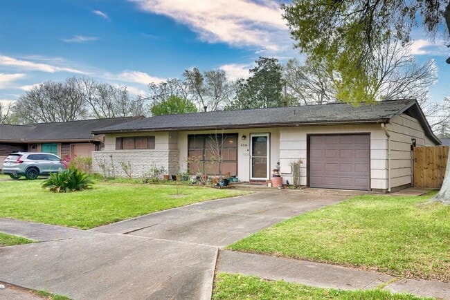 Building Photo - 8534 Dillon St