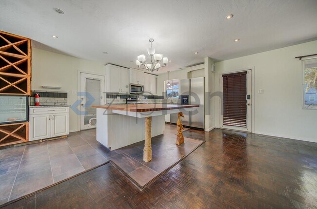 Foto del edificio - 2540 Sistina St