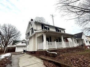 Building Photo - 936 Ridge Rd NW