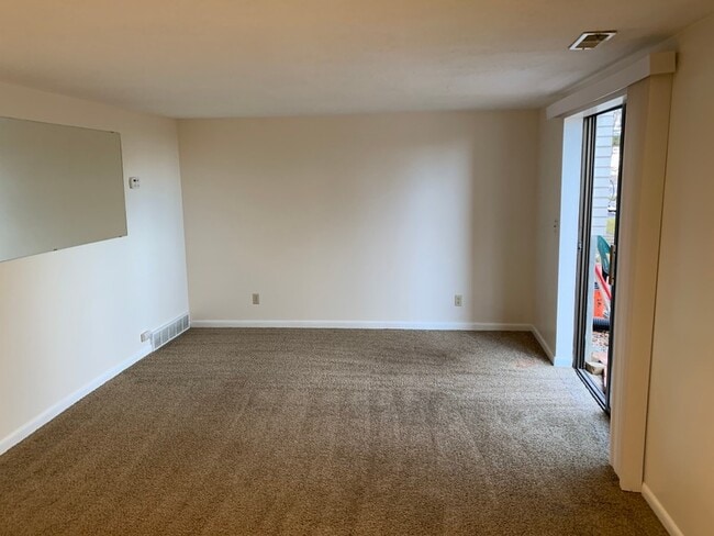 Foto del edificio - 720 East Side Dr