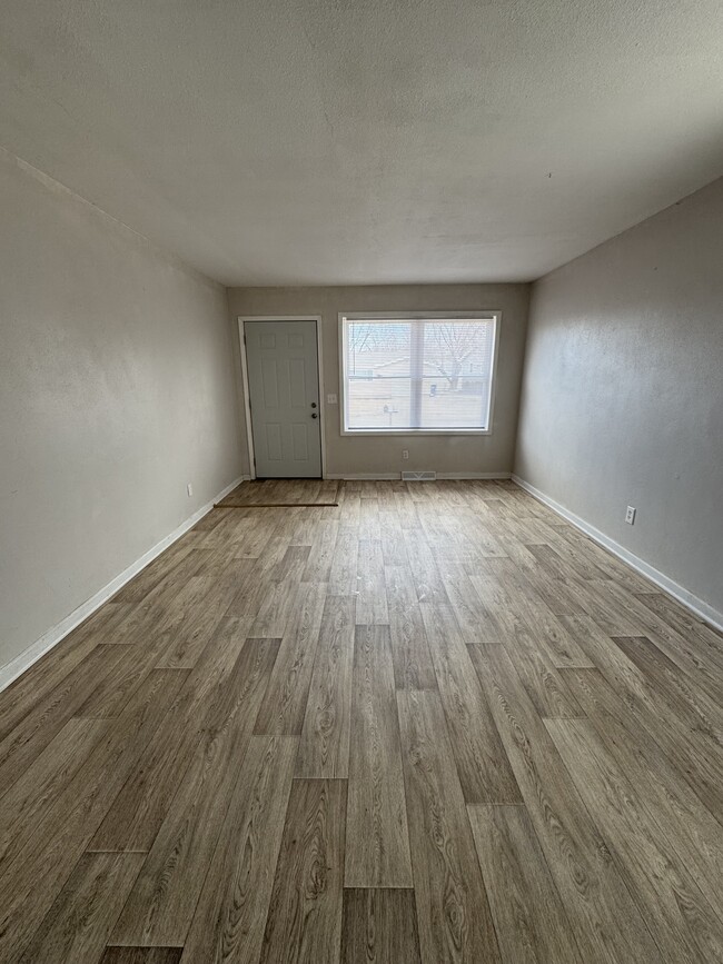 Building Photo - 671 W 64th St