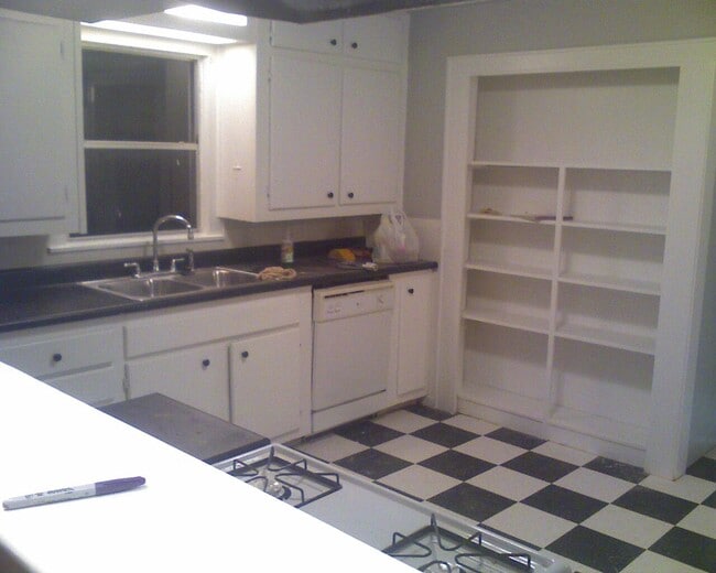 Building Photo - 1701 Daniel Dr