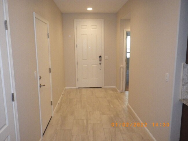 Foto del edificio - Beautiful 5 Bedroom House with City View