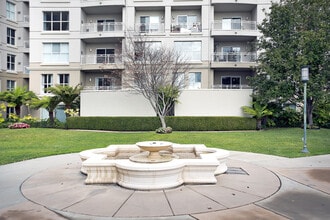 Building Photo - 140 S Van Ness Ave