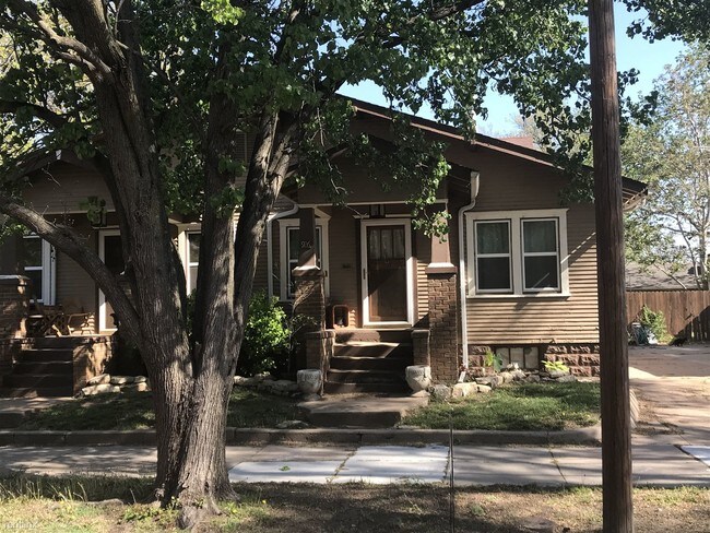 Building Photo - 2 br, 1 bath  - 926 W 11th St N