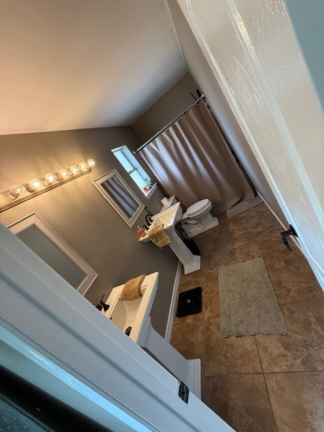 Building Photo - Cano Lane