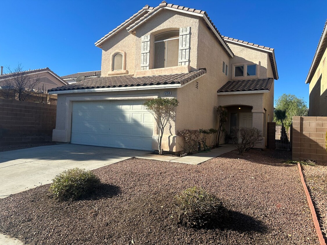 Foto principal - 5759 Crescent Landing St Las Vegas, NV 89113