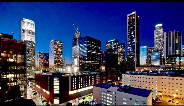 Foto del edificio - 801 S Grand Ave