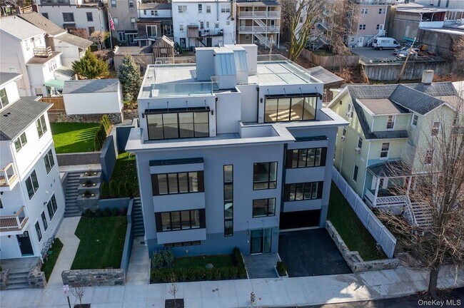 Building Photo - 156 Palisade St