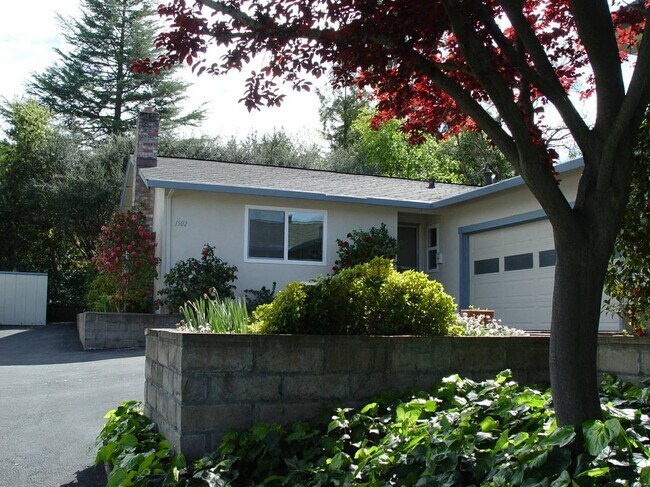 1502 Neotomas from the driveway. - 1502 Neotomas Ave