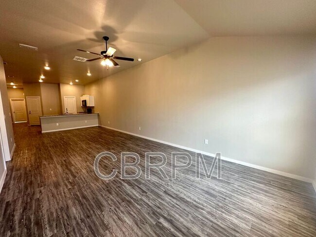 Foto del edificio - 2110 N Avenue J