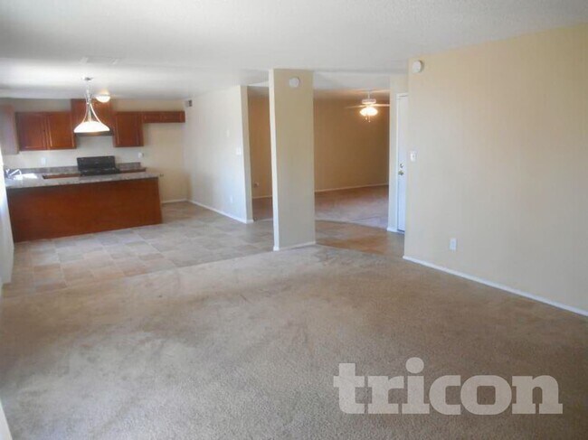 Foto del edificio - 3701 E Greenway Ln