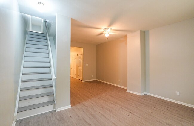 Foto del edificio - Newly renovated 6 bedroom 2.5 bath in Carroll Park Area
