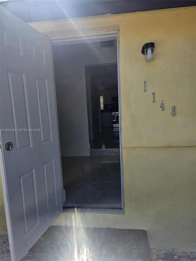 Foto del edificio - 1148 NW 100th St